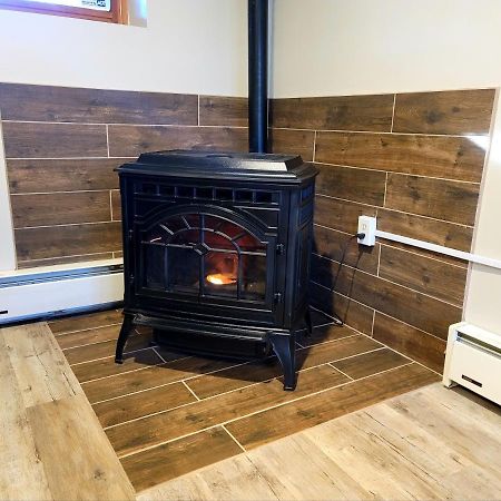 The Pocono'S Retreat With A Gameroom, Firepit, And Lake Bushkill Ngoại thất bức ảnh
