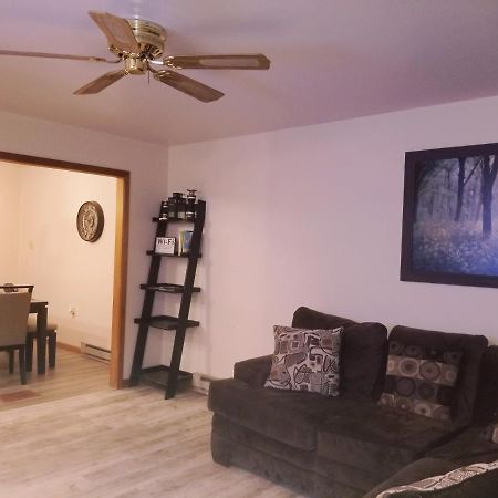The Pocono'S Retreat With A Gameroom, Firepit, And Lake Bushkill Ngoại thất bức ảnh