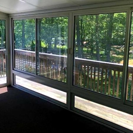 The Pocono'S Retreat With A Gameroom, Firepit, And Lake Bushkill Ngoại thất bức ảnh