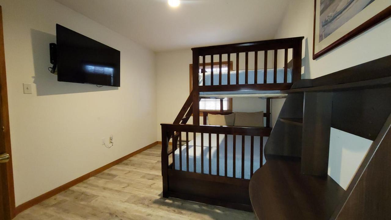 The Pocono'S Retreat With A Gameroom, Firepit, And Lake Bushkill Ngoại thất bức ảnh